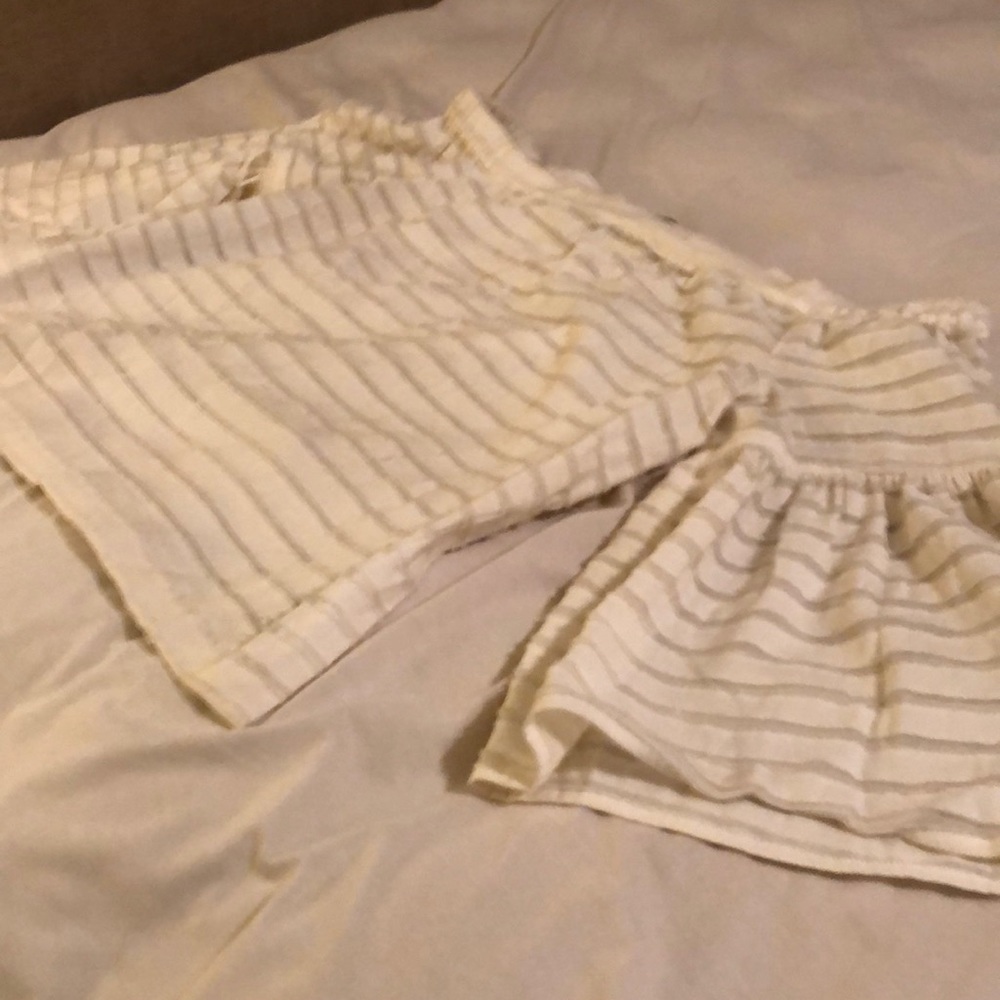 Cute linen off shoulder top!